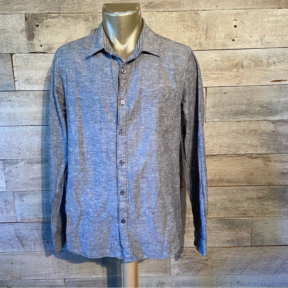 Guess men’s grey coloured button up shirt in size medium